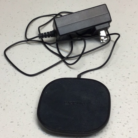 Mophie Wireless Charging Pad - Picture 2 of 3